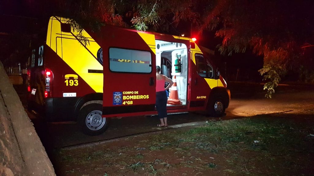 Jovem de 22 anos é socorrido pelo Siate após sofrer queda em casa no Pioneiros Catarinenses