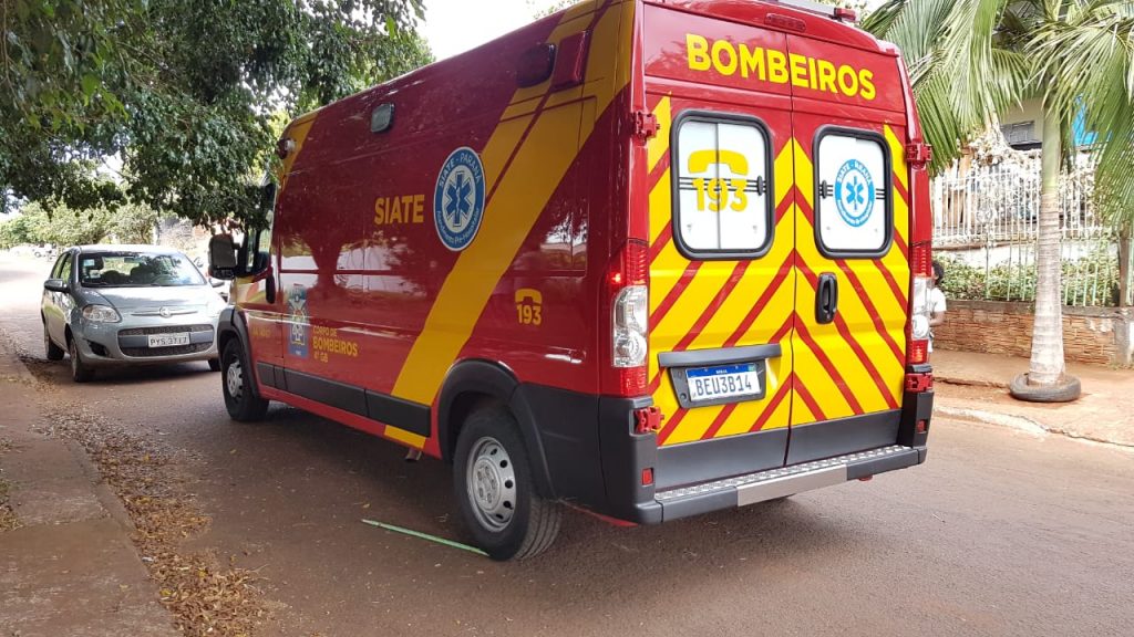 Menino é socorrido pelo Corpo de Bombeiros após ser atacado por cachorro