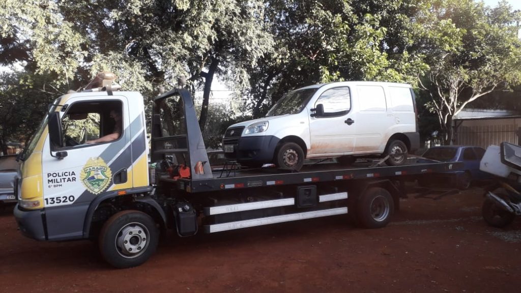 Fiat Dobló que havia sido furtado em hotel no Centro é encontrado no Bairro Parque Verde