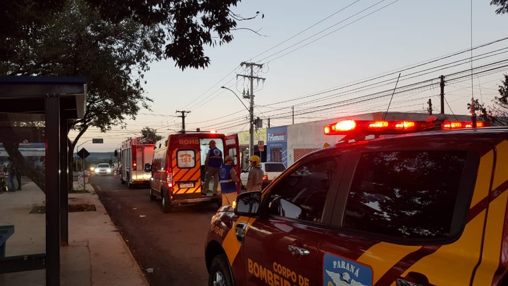 Duas pessoas ficam feridas após serem atropeladas por uma moto na Rua Jacarezinho
