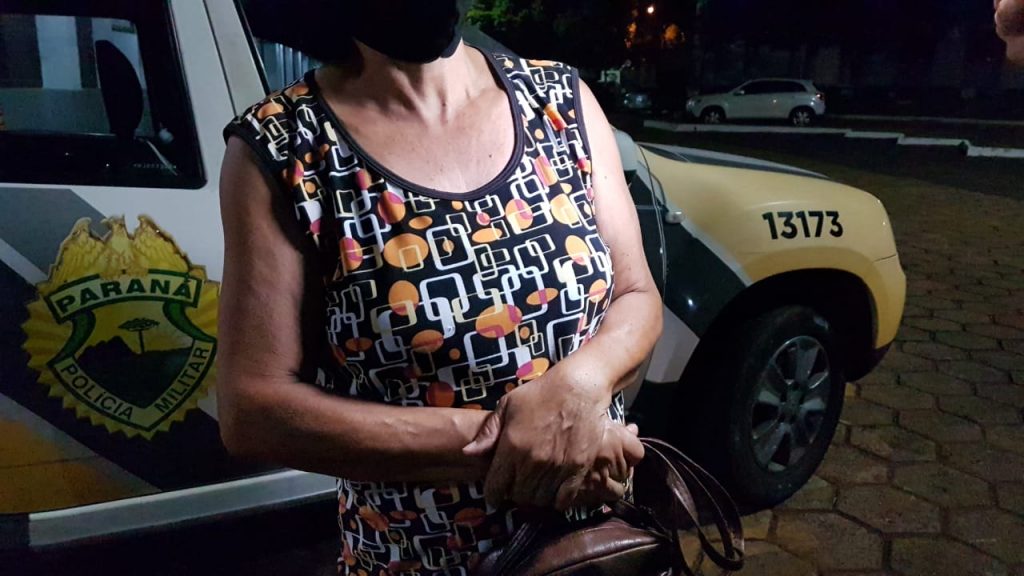 Mulher é detida após desacatar policiais e ameaçar a própria mãe no Jardim Bela Vista; vítima dá detalhes