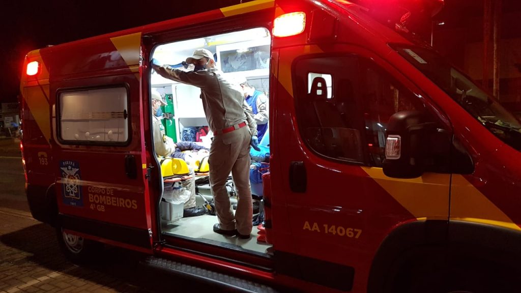 Cadeirante sofre queda e é socorrido pelo Siate na Avenida Brasil, no Centro