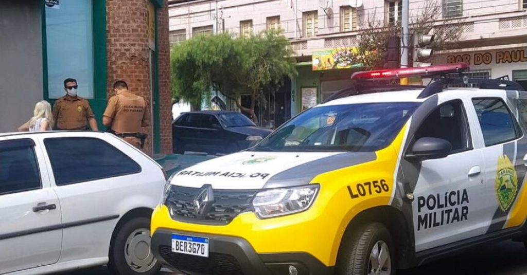 Mulher com mandado de prisão em aberto por furto é detida no Bairro Interlagos