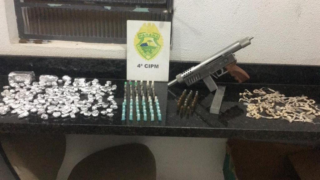 Polícia Militar de Londrina apreende drogas e uma submetralhadora que teriam sido abandonadas