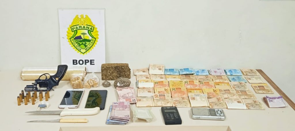 Operação Pronta Resposta III prende 3 pessoas por tráfico de drogas e apreende arma de fogo
