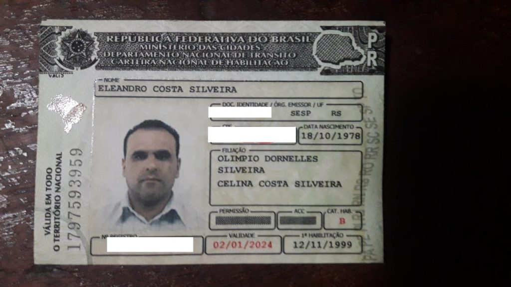 Carteira com documentos em nome de Eleandro Costa Silveira foi encontrada