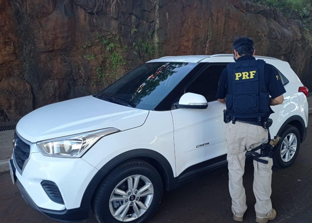 PRF recupera veículo e prende foragido em Foz do Iguaçu
