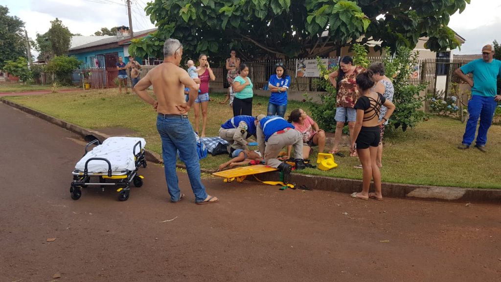 Menino de 7 anos é atropelado por carro e sofre grave lesão na perna, no Bairro Cascavel Velho