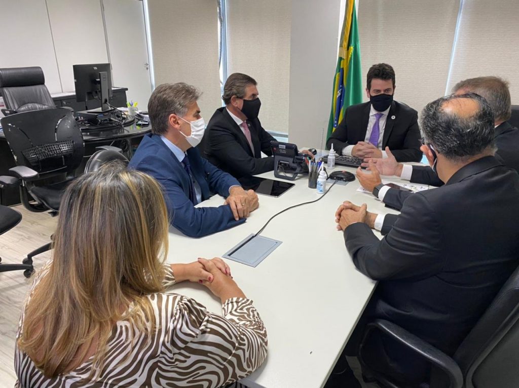 Paranhos participa de reunião em Brasília para discutir compra de vacina