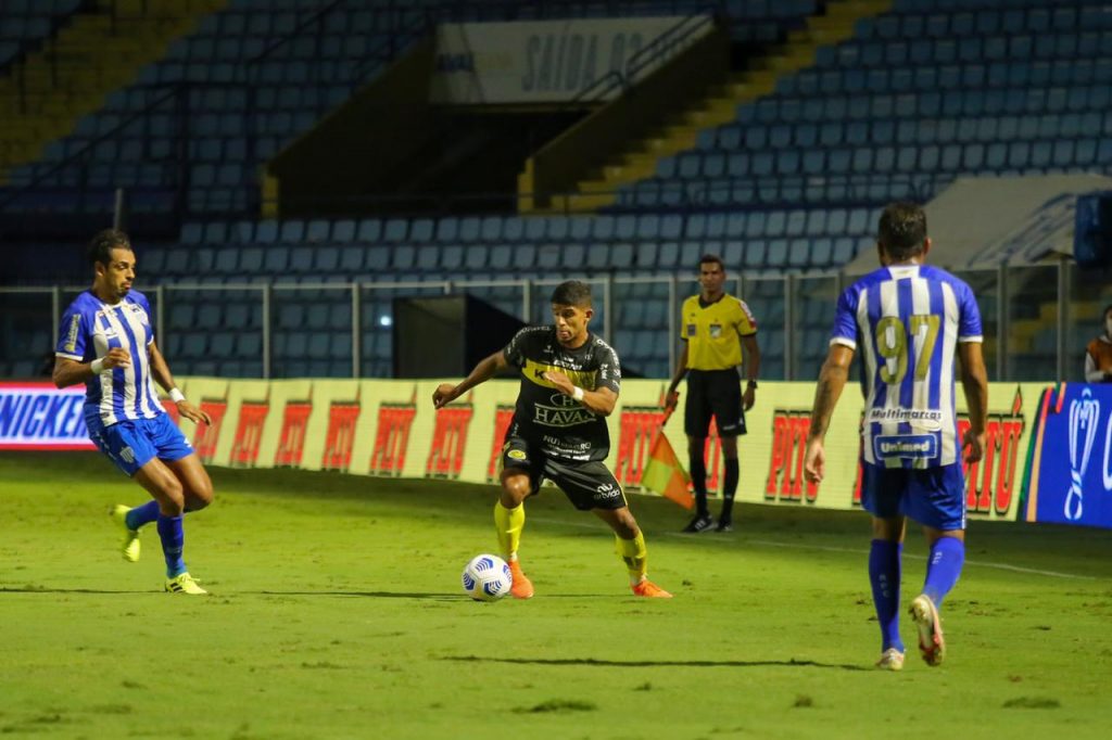 Em jogo mais importante da história do FC Cascavel, serpente é “abocanhada” pelo leão e se despede da Copa do Brasil