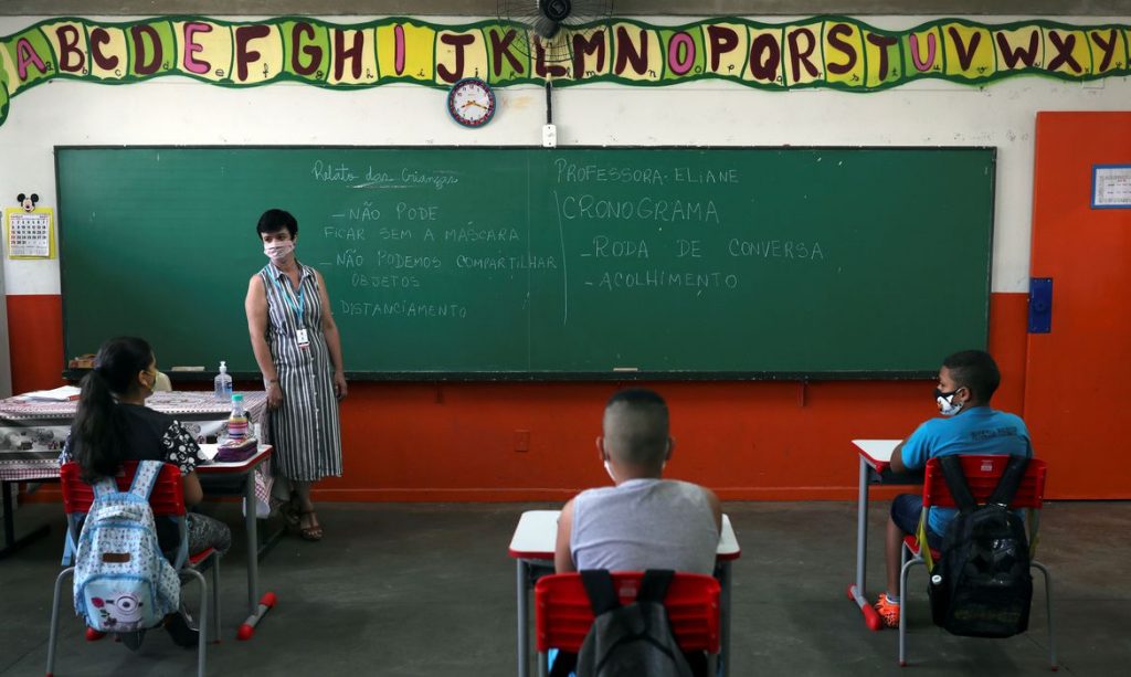 São Paulo: estudo aponta incidência maior de covid-19 entre professores