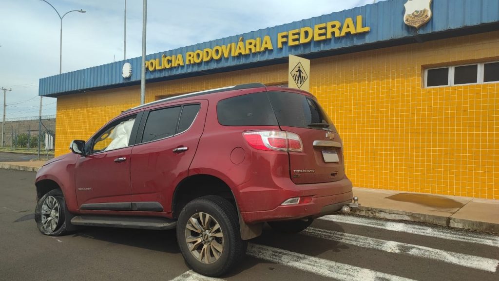 PRF recupera veículo roubado em poucas horas em Guaíra