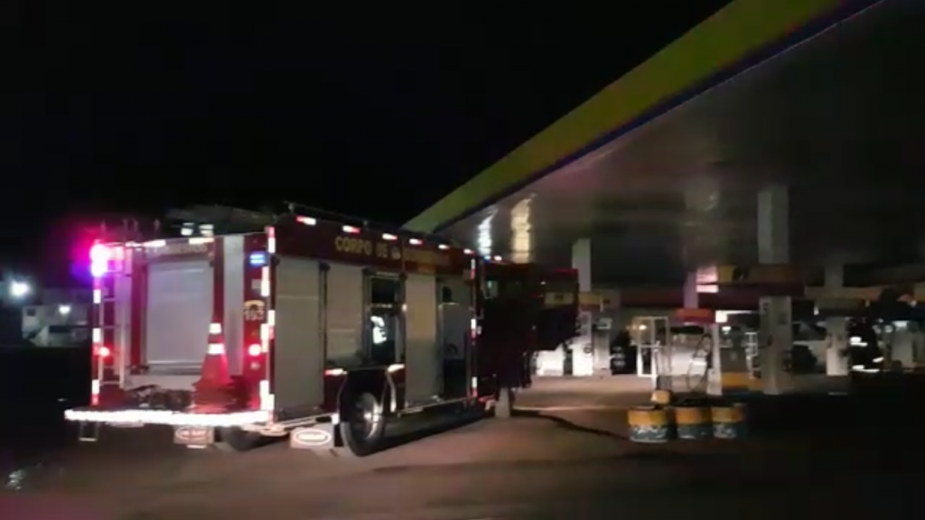 Posto de combustível pega fogo na BR-277; Corpo de Bombeiros controlou a situação