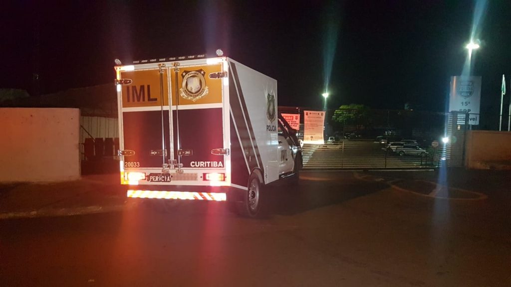 Corpo de Nelson dos Santos Gregório, morto em Guaraniaçu, é levado ao IML de Cascavel
