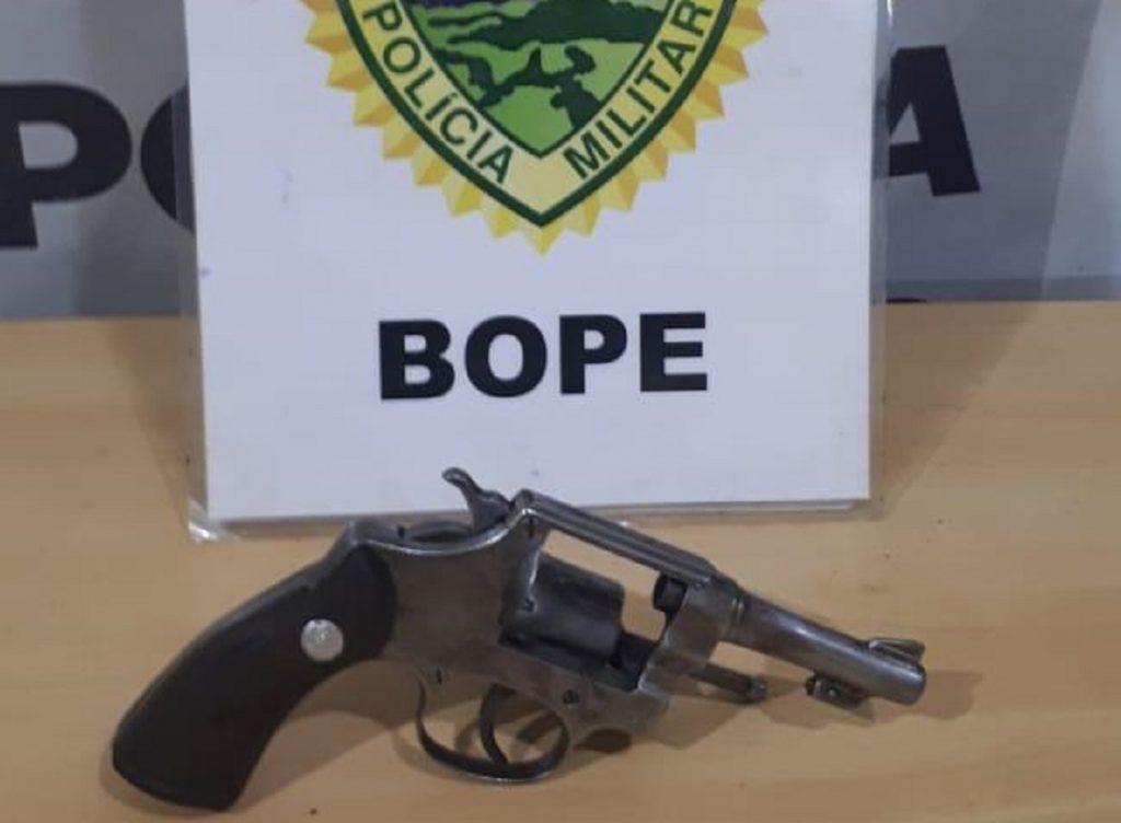 Homem é preso pelo BOPE por porte ilegal de revólver, no Bairro Pacaembu