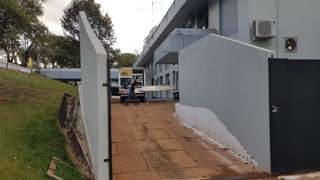 Corpo de motociclista que morreu em acidente na BR-467 é levado ao IML