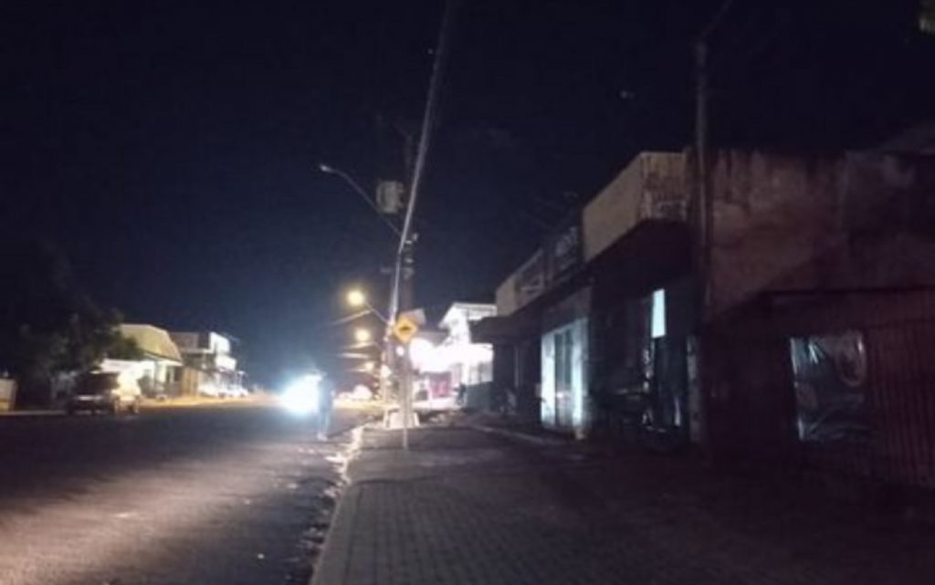 Moradora do Bairro Brasília reclama da falta de iluminação pública na Rua Agostinho dos Santos