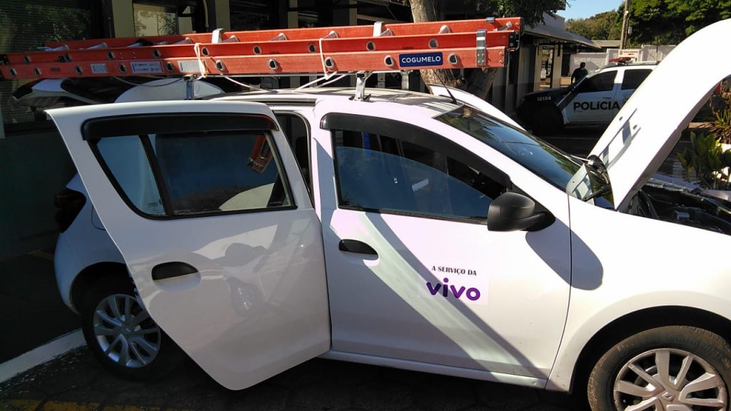 Droga apreendida pela PRF pesou 100 kg; detido se passou por funcionário de empresa de telefonia e carro era furtado