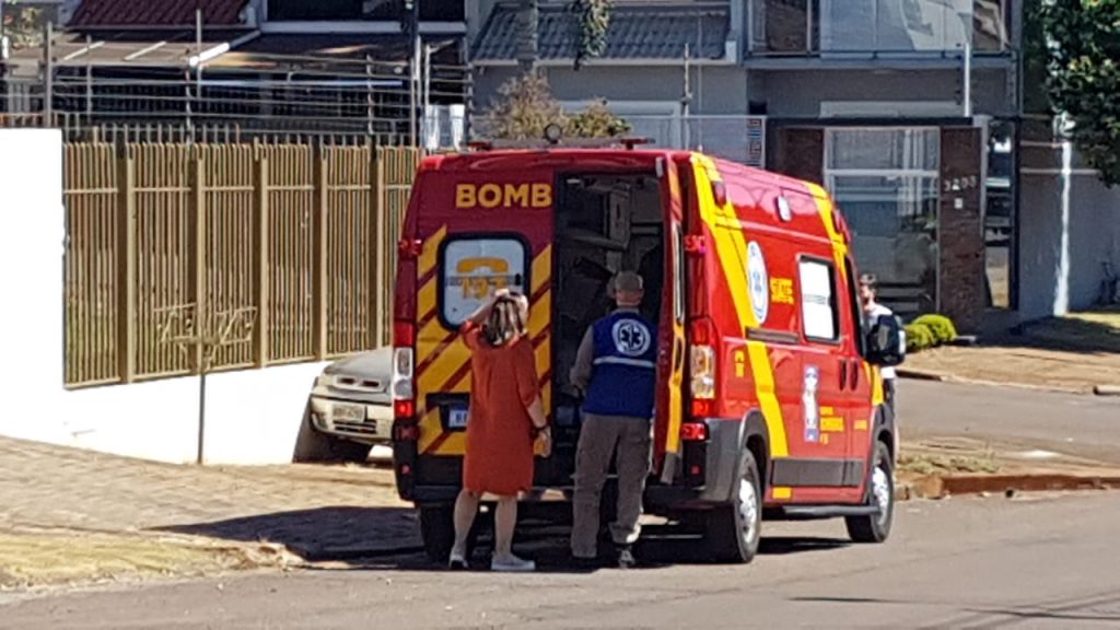 Homem fica ferido em forte colisão de trânsito no Centro