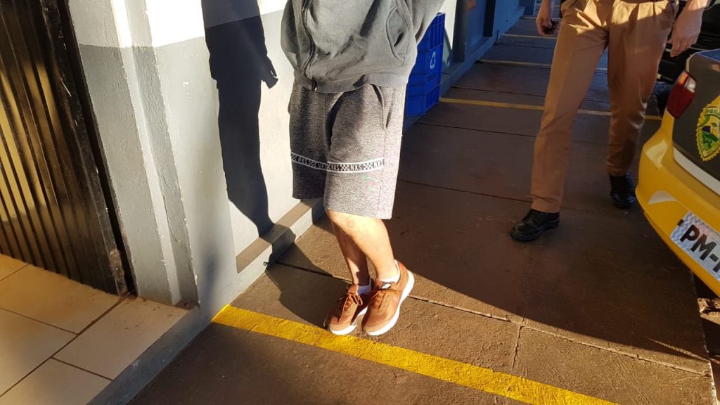Com mandado de prisão em aberto por pensão alimentícia, homem é preso e levado à 15ª SDP