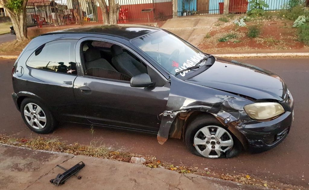 Clio e Celta se envolvem em acidente na Rua Parecis, no Bairro Santa Cruz