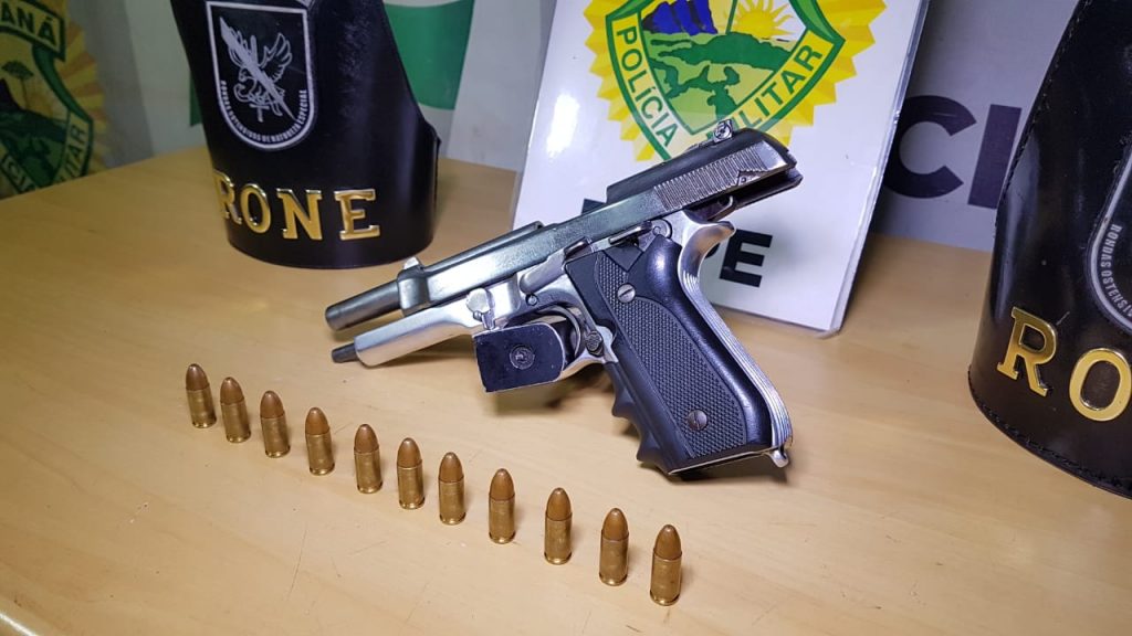 PM apreende pistola 9mm com 11 munições intactas no Pioneiros Catarinenses PM apreende pistola 9mm com 11 munições intactas no Pioneiros Catarinenses