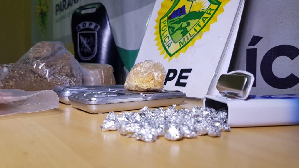 Confronto: PM divulga drogas que foram apreendidas; homem tinha passagens pelo setor policial Confronto: PM divulga drogas que foram apreendidas; homem tinha passagens pelo setor policial