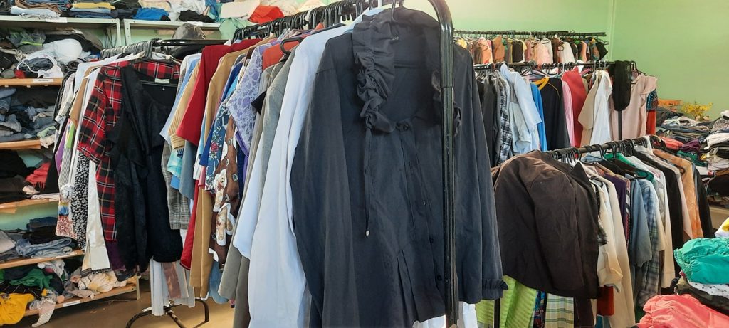 Amanhã é dia de bazar da Cáritas; arrecadação será revertida em cestas básicas Amanhã é dia de bazar da Cáritas; arrecadação será revertida em cestas básicas