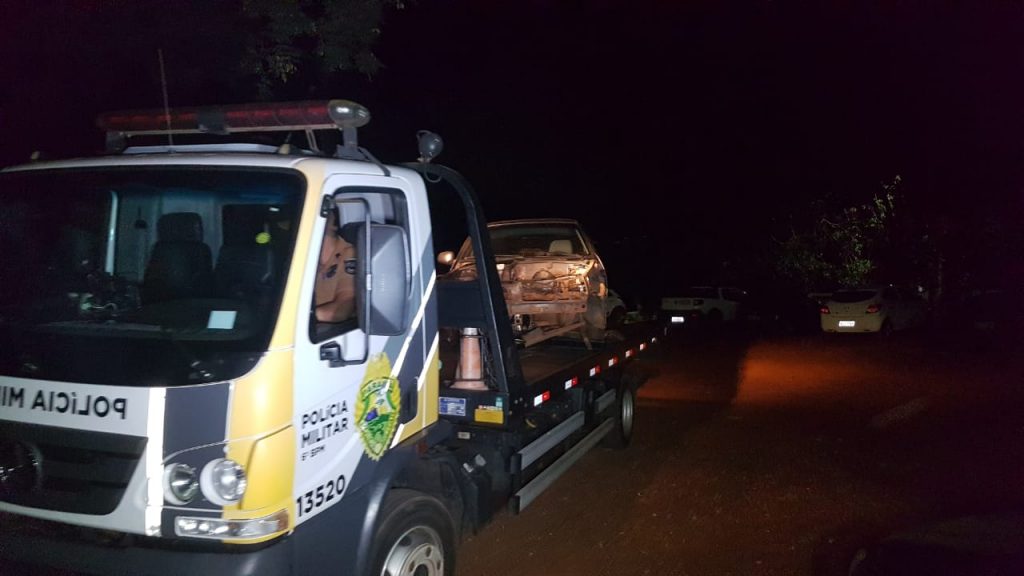 Gol que havia sido furtado é encontrado pela Patrulha Rural da PM em estrada rural próximo à BR-467