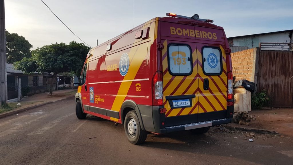 Criança de seis anos é socorrida pelo Siate após cair de sofá em residência no Jardim Melissa Criança de seis anos é socorrida pelo Siate após cair de sofá em residência no Jardim Melissa