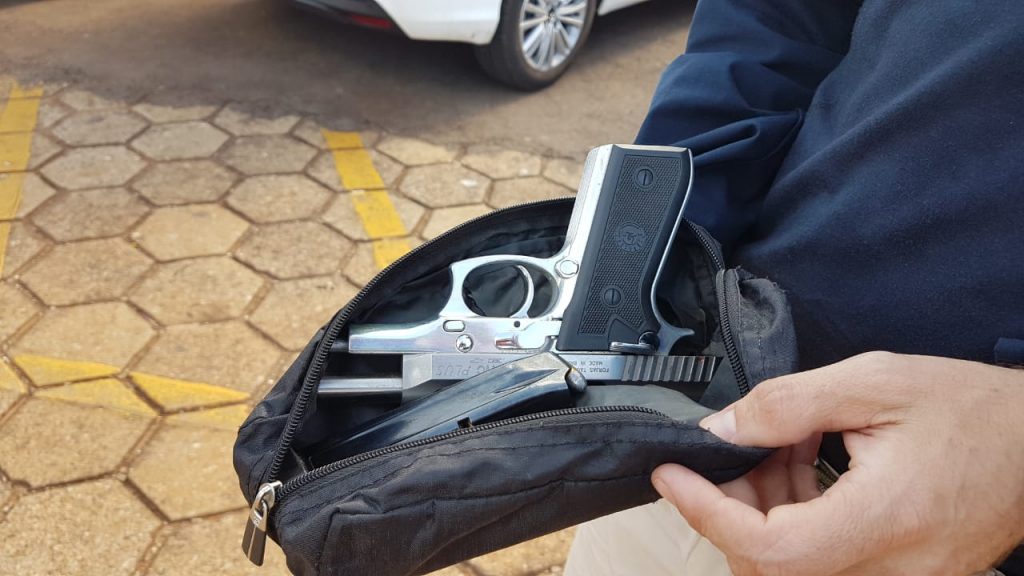 Flagrado pela PRF com pistola calibre 380 na BR-277, homem é encaminhado à 15ª SDP