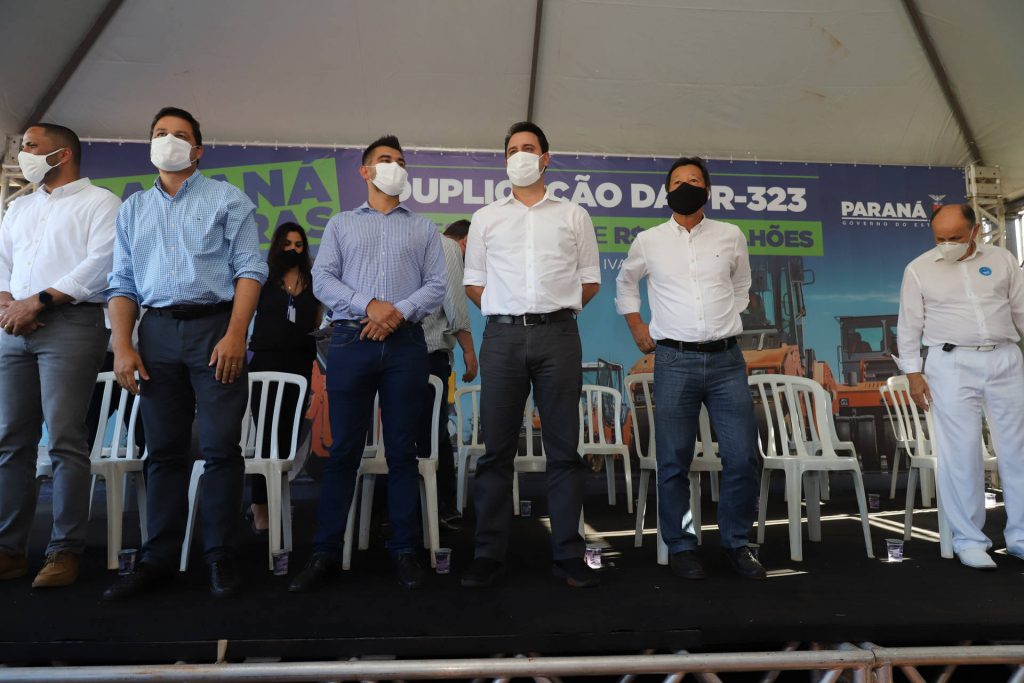Governador dá início às obras de mais uma duplicação na PR-323