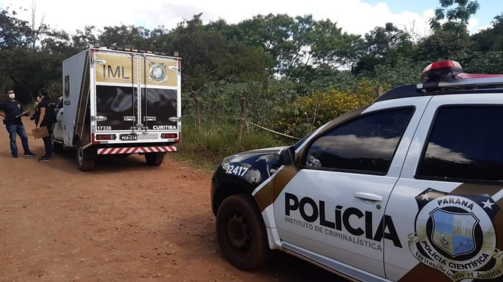 Homem é encontrado morto com tiro de calibre 12 no peito e golpes de facão em Sarandi