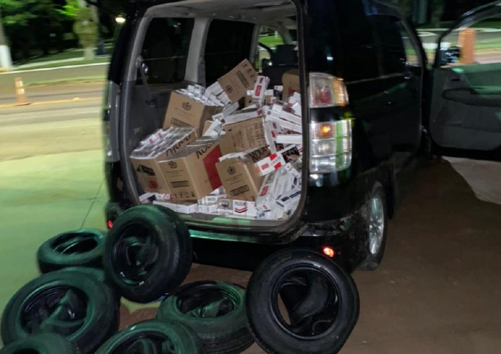 Polícia Rodoviária de Palotina apreende veículo com quase 15 mil maços de cigarros contrabandeados em Terra Roxa