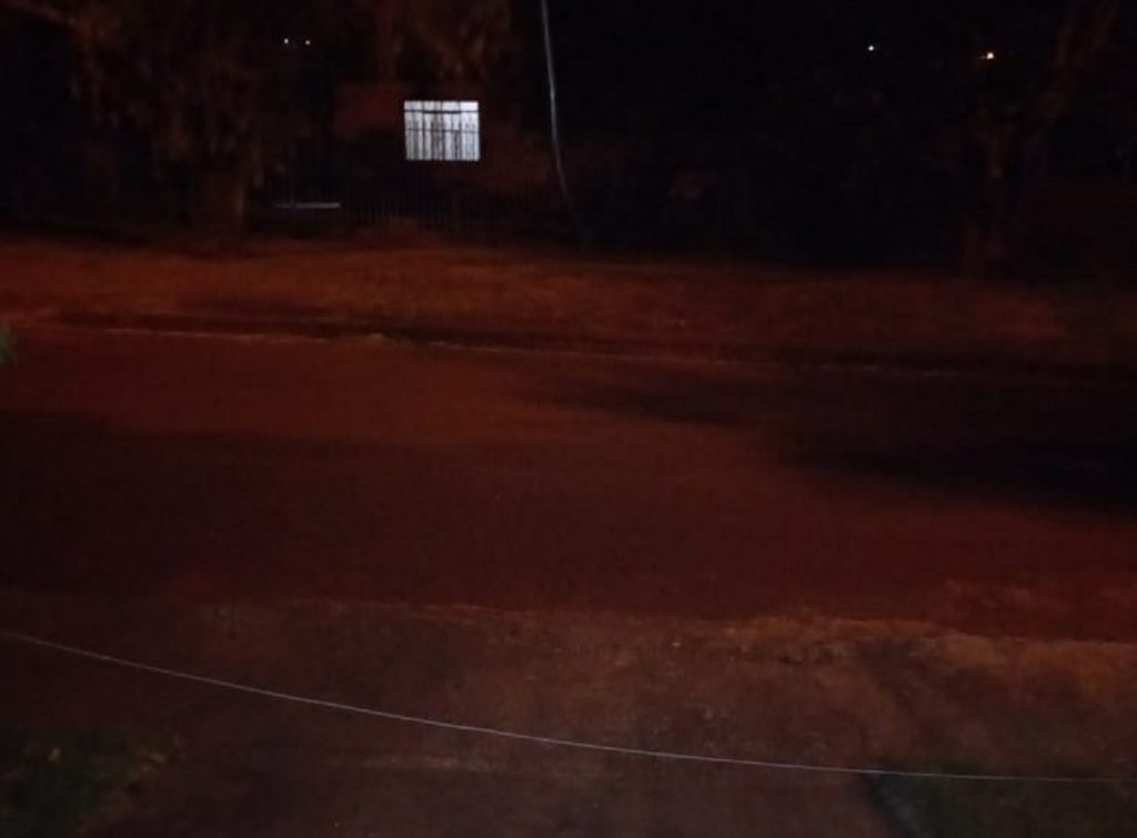Morador do Jardim Clarito alerta sobre fios que estão sendo furtados de residências durante a noite