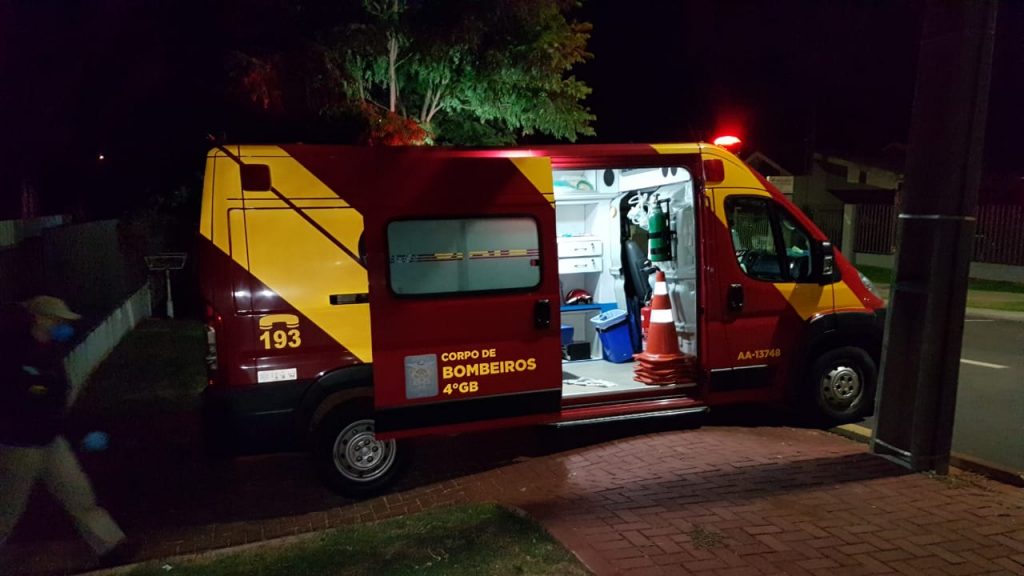 Idoso de 70 anos cai em residência e sofre contusão e corte na cabeça