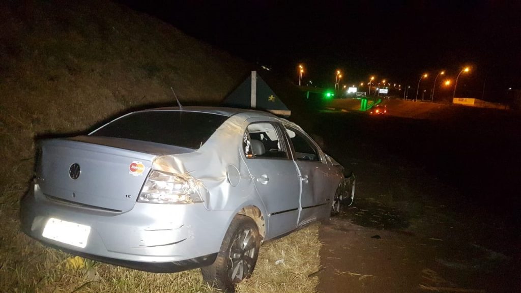 Veículo abandonado é encontrado batido após possível capotamento na PRc-467 em Cascavel