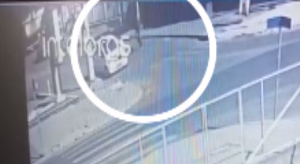 Câmera flagra momento em que Erika Lauada Trindade Monteiro, que está desaparecida, teria entrado em uma Mercedes Classe A
