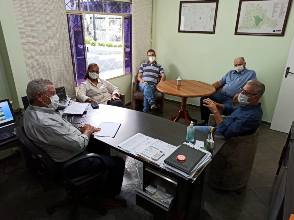 Parlamentares conseguem apoio do Sindicato Rural para Colégio Estadual Agrícola Parlamentares conseguem apoio do Sindicato Rural para Colégio Estadual Agrícola