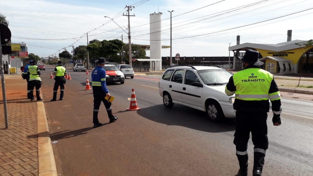 Transitar realiza operação educativa na Av. Tito Muffato Transitar realiza operação educativa na Av. Tito Muffato