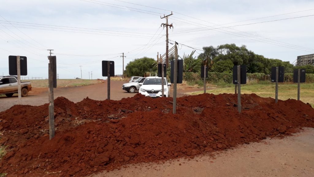 Moradores reclamam de fechamento de acesso na BR-277 a comunidades Moradores reclamam de fechamento de acesso na BR-277 a comunidades