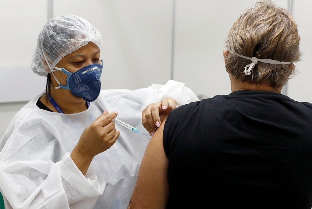 Pessoas com 60 anos ou mais serão vacinadas nesta segunda-feira em Marechal Cândido Rondon Pessoas com 60 anos ou mais serão vacinadas nesta segunda-feira em Marechal Cândido Rondon