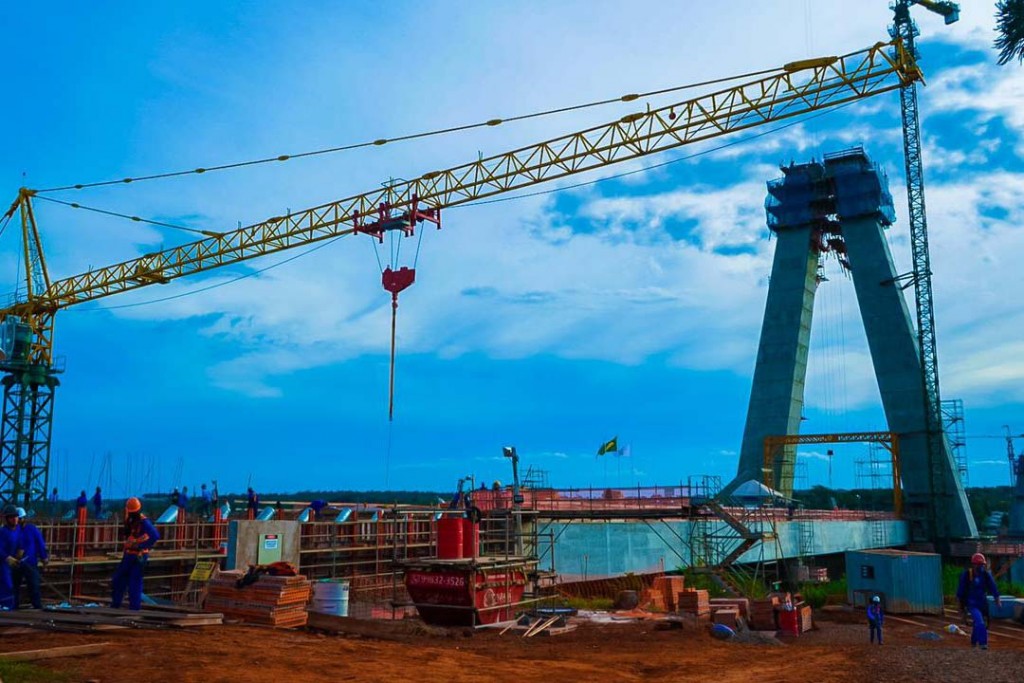 Obras da nova ponte entre Brasil e Paraguai já ultrapassam 50% de execução Obras da nova ponte entre Brasil e Paraguai já ultrapassam 50% de execução
