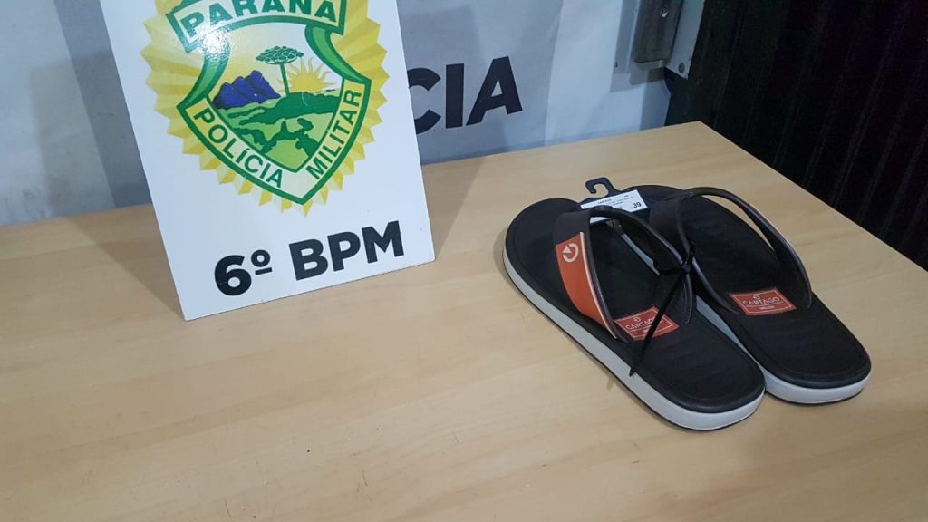 Jovem de 18 anos é detido por tentar furtar um par de chinelos em Supermercado no Bairro Presidente Jovem de 18 anos é detido por tentar furtar um par de chinelos em Supermercado no Bairro Presidente