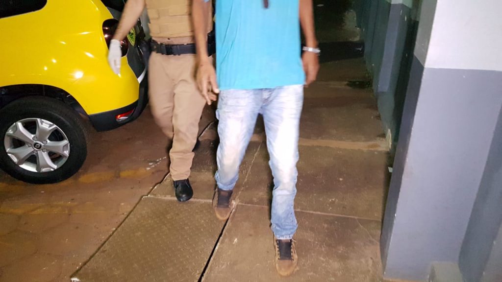 Homem é detido por embriaguez ao volante; exame aponta 1,43 miligramas de álcool por litro de ar expelido Homem é detido por embriaguez ao volante; exame aponta 1,43 miligramas de álcool por litro de ar expelido
