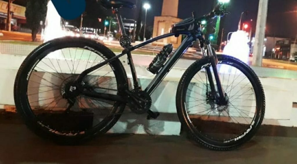 Bicicleta Elleven aro 29 foi furtada em estacionamento de supermercado na Rua JK