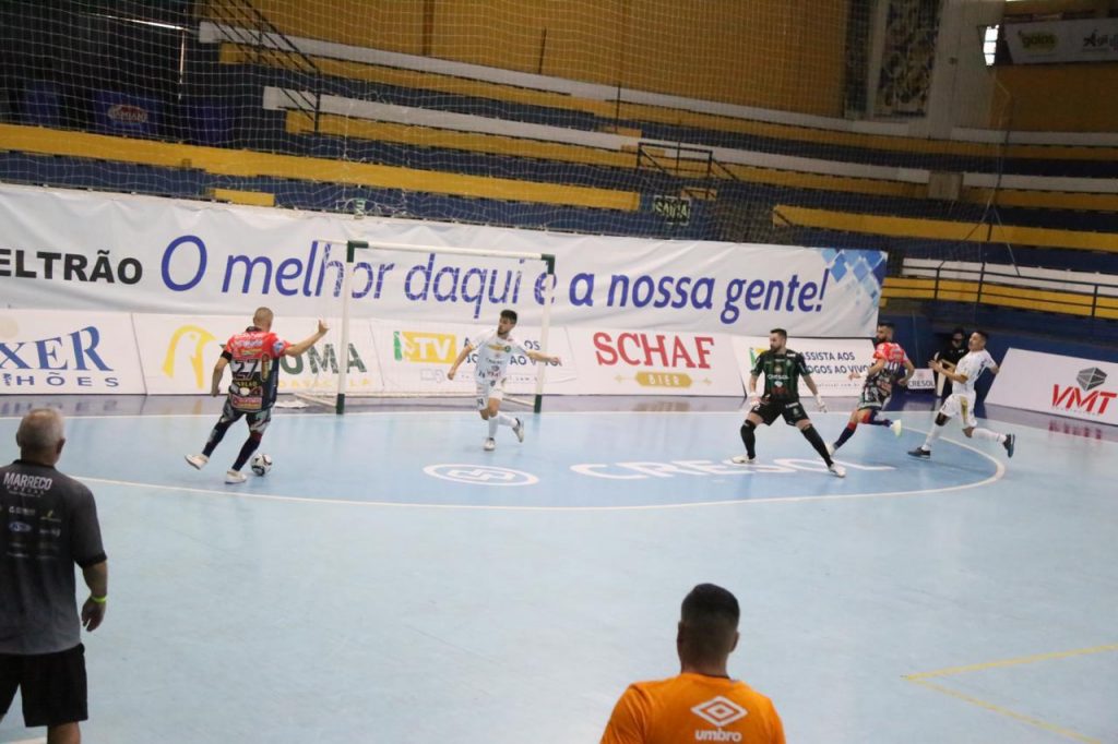 Cascavel Futsal goleia o Marreco, em Francisco Beltrão, na estreia na LNF 2021