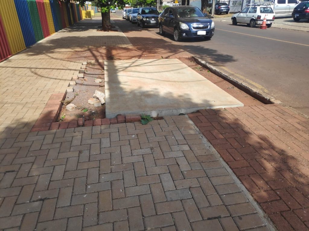 Falta de sinalização e inconclusão de reforma dos pontos de ônibus no Bairro XIV de Novembro causa indignação à moradores