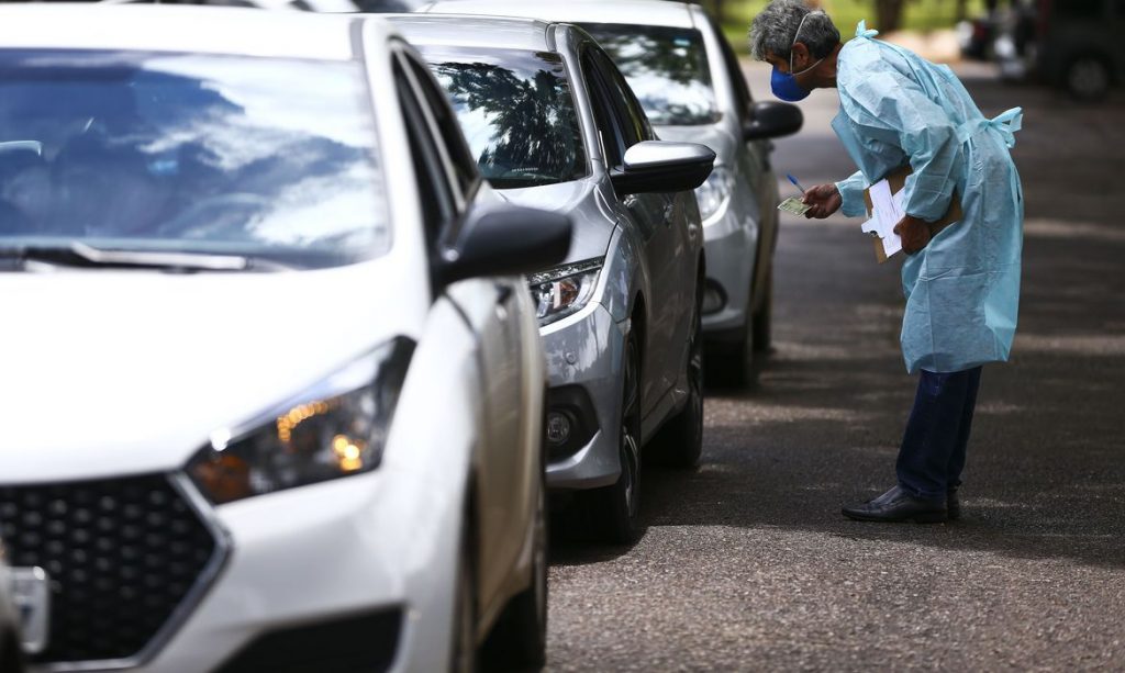 Covid-19: DF vacina quem tem 62 e 63 anos neste fim de semana
