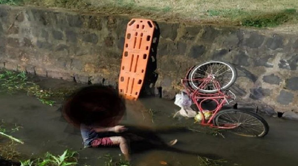 Homem cai com a bicicleta dentro do Córrego Aparecida em Capitão